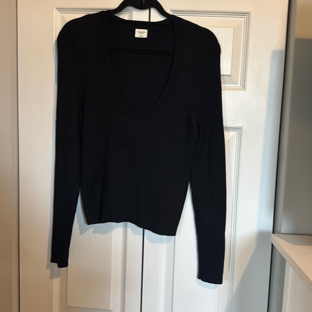 Abercrombie and Fitch black scoop neck cropped sweater